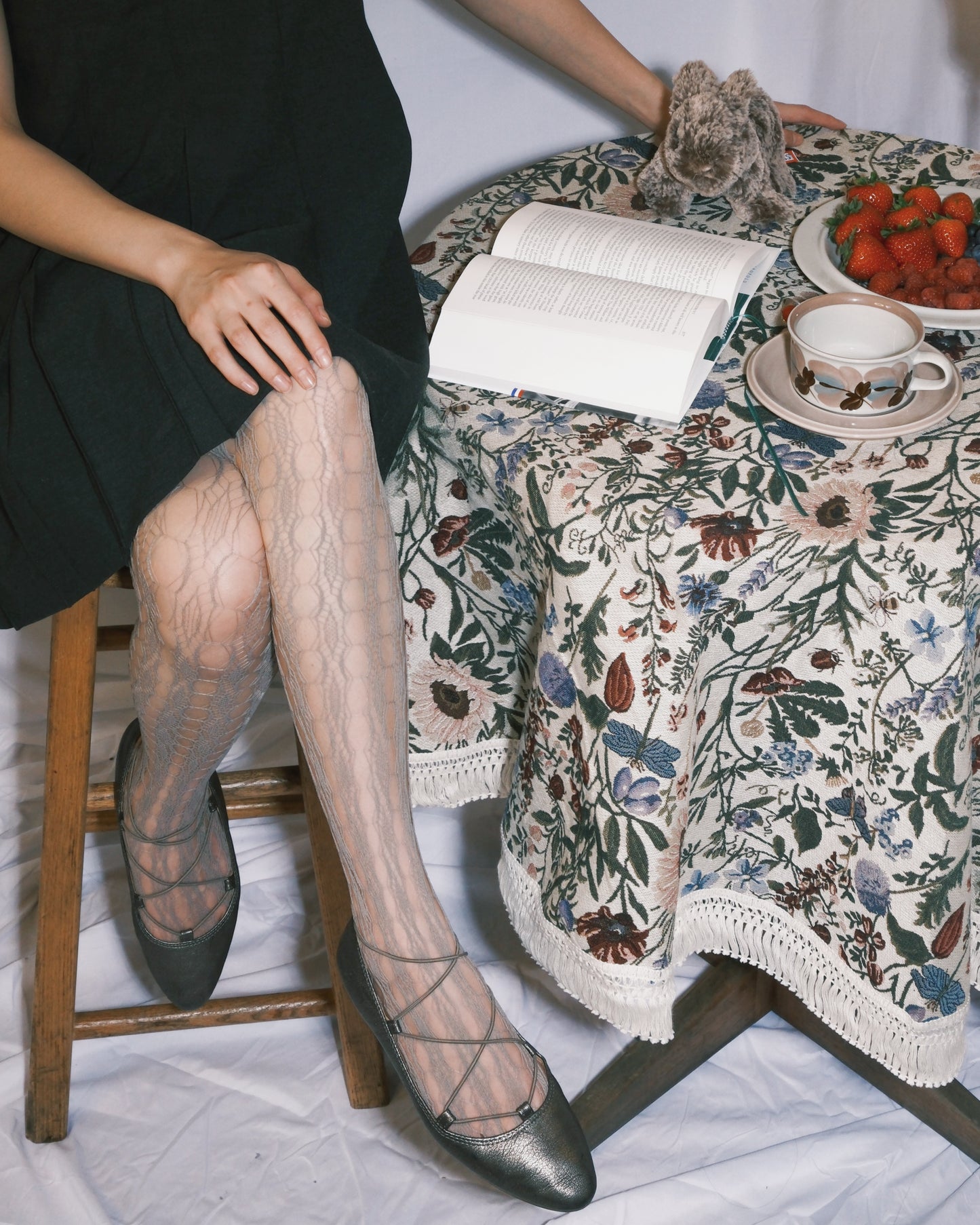 Vintage Lace Pattern Tights in Sheer Grey